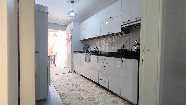 Yılmaz Gayrimenkulden Ful Yapılı 1 Kat Geniş Şahane Daire Kacırılmayacak 3+1 Fırsat Dairesi