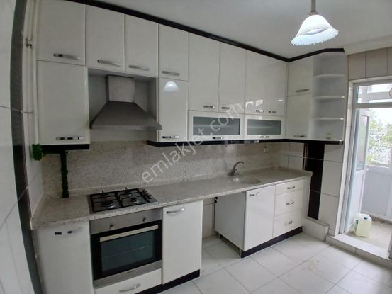 Akçay Emlak'tan Akşehir Hıdırlık Civarında Doğalgazlı Ara Kat Kiralık 3+1 Daire