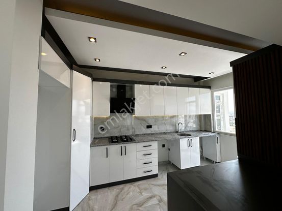 Varsak Karşıyaka Mh. Ebeveyn Banyolu-tadilatlı Satılık 3+1 Daire