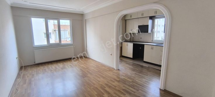 Edis Emlak'tan Bafra Mevlanada Kiralık Asansörlü 3+1 Arakat