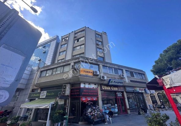 Bornova Merkez Kocaoğlu İş Merkezinde 40 M² Satılık Ofis