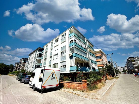 🛑🛑aktiften Akçay'da Satılık Denize Yakın Çift Balkonlu Ön Cephe Geniş 2+1daire