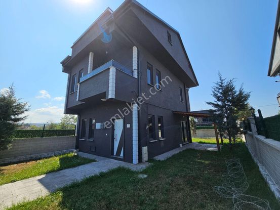 4+1 Müstakil Arsada,denize Yakın,otoparklı Villa - Vılla For Sale