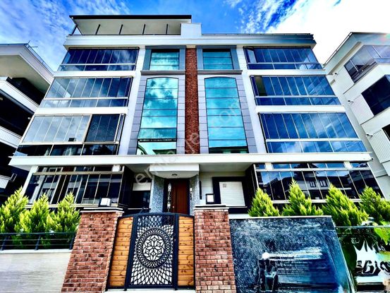 Berkay Demirel'den Altınkumda Otoparklı Ayrı Mutfak Sıfır 2+1