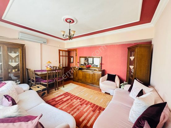 Güllerpınarı Mahallesinde Satılık Krediye Uygun Eşyalı 2+1 Ayrı Mutfak Daire