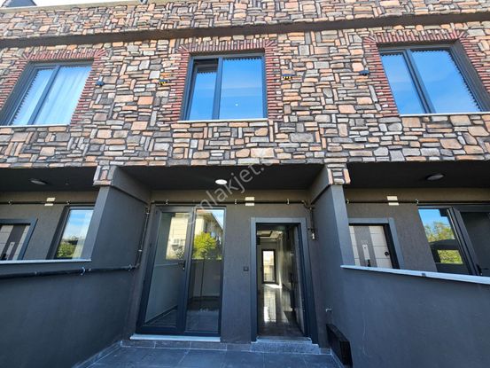 4+1 Çift Cephe Bahçeli, Merkezi Konumda ,yerden Isıtmalı Villa