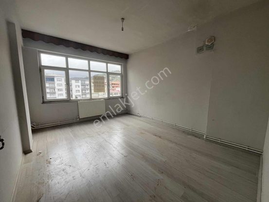 Merkezde Kiralık 3+1 Doğalgazlı Daire