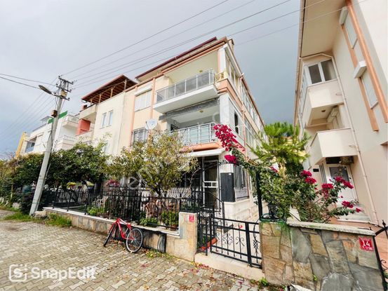 Altınoluk Yolun Alt Kısmında Denize Yürüme Mesafesinde Bahçeli Müstakil Girişli 2+1 Daire