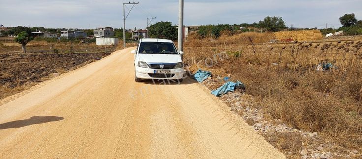 Ana Asfalta Cephe Elektrik Direği Varolan İkizce Satılık 3200mt Tarla
