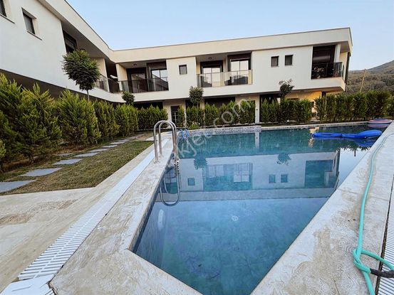 Kuşadası Davutlarda Havuzlu Sitede Satılık 4+1 Villa