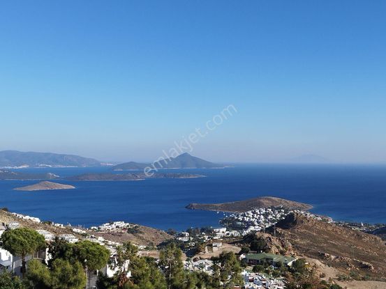Bodrum Bağla Aytur Sitesinde Satılık 3 Katlı Manzaralı Villa