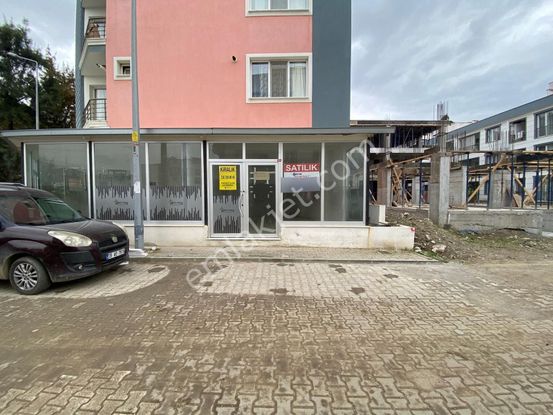 Muradiyede Caddeye Yakın, Ferah Ve Kullanışlı Satılık Dükkan