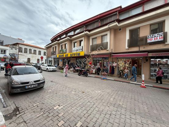 Seferihisar Kent Merkezinde – Pazaryeri Girişinde Kiralık Ofis / İşyeri