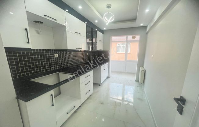 Şenlik'de Ultra Lüx Yapılı Metro Yakını 3+1 Satılık Daire!