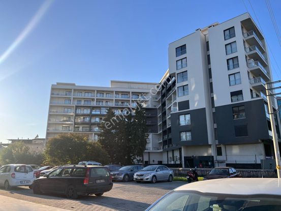 Çiğli Balatçıkta Havuzlu Site İçinde Modern 1+1 Satılık Daire