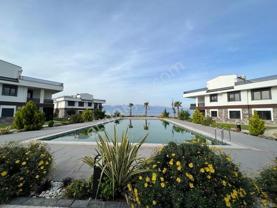 ✨akçay Ay Emlak'tan✨pelitköy'de Denize Sıfır Butik Sitede Yüzme Havuzlu Satılık 2+1 Dublex Daire