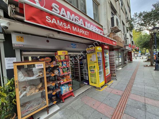 Alsancak İtalya Sokak Civarı Karlı Devren Market