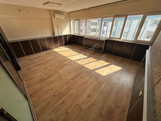 Adliyeye Yakın İş Merkezinde 1+1 Kiralık Ofis - Otoparklı