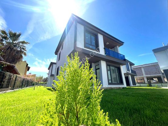 Burhaniye Pelitköy'de Aygülden Sıfır Denize100mt Nezih Siteiçi Bağımsız Ultra Lüks 3+1 Satılık Villa