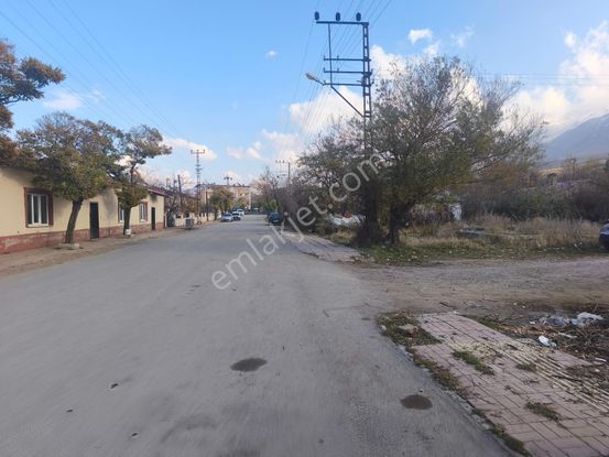 Gevaş Merkezde Cadde Üzerinde Acill Satılık Ticari Arsa