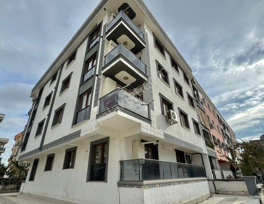 Zeki Emlak'tan Muradiye'de Geniş, Ferah Satılık 2+1 Daire