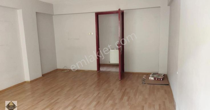 Bahçelievlerde 3+1 Satılık 1. Kat Otoparklı Daire