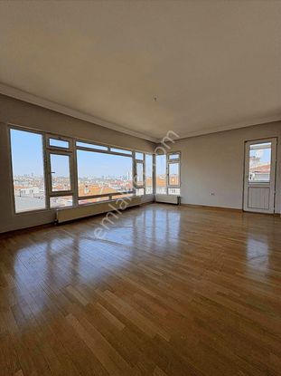 Esat Caddesi Üzerinde Asansörlü Şehır Manzaralı Ferah Masrafsız