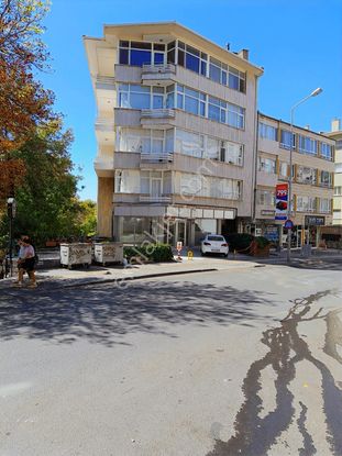 Remax Elma'dan Esat Caddesi'nde Kiralık Dükkan