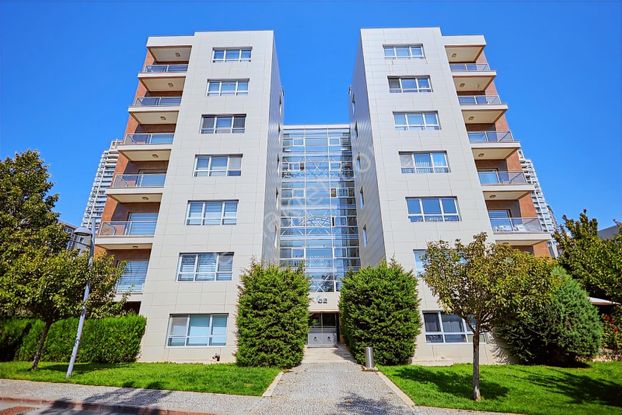 Park Oran'da Balkonlu Boş 2+1 Satılık Daire