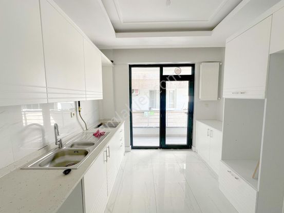 Ordu Caddesnde K.otoparklı Ana Cadde E.banyolu Kiralık 2+1 Daire