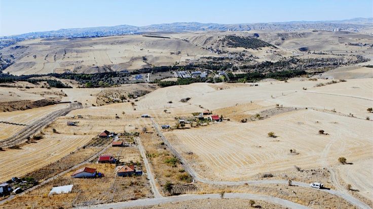 Gicik De Emsallarin Altında Yol Kenarı Manzaralı 2.600 Metre