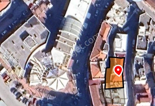 100 M2 Merkezi Ve Geniş Kullanımlı Dükkan