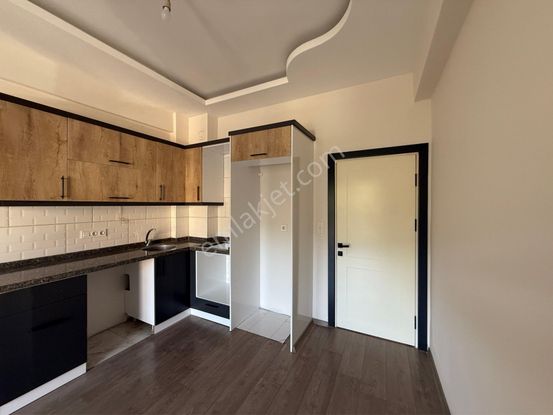 Davutlar'da Merkezi Konumda 2+1 Satılık Daire