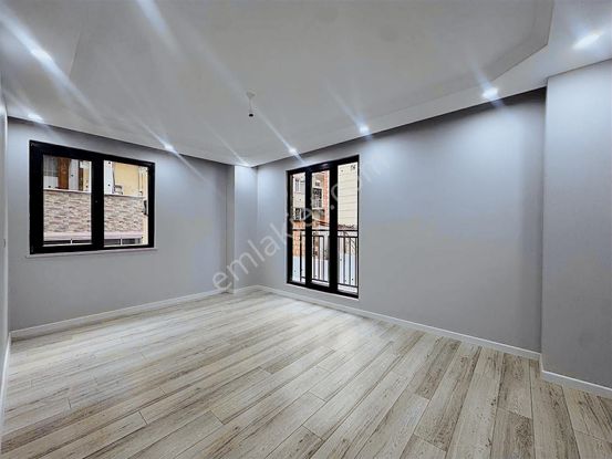 Net"ten Cadde Üzeri,asansörlü,çift Balkonlu,lüks 2+1 Ara Kat