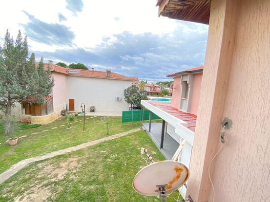 Ürkmez De Plaja 100m Havuzlu Site İçin'de 2+1 Satılık Daire