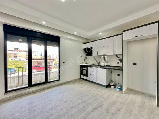 ꧁ay Emlaktan꧂akçay'da Kapalı Otoparklı Denize Yakın Müstakil Tadında Ön Cephe Satılık 2+1 Lüx Daire