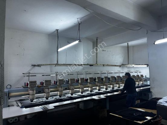 Yenibosna Merkez Mah. 135 M2 Sat İş Yeri Ana Cadde 1 Dak. Mesafe