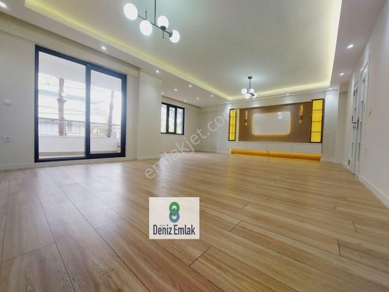 Denizden Akçayda Kordona 100 M Ön Cephe Arakat Lüks Satılık 3+1 Daire.