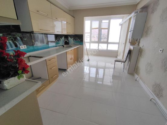 Karapürçek Mah Satılık 3+1 Asansörlü Çift Banyolu Eyüp Cami Yakını