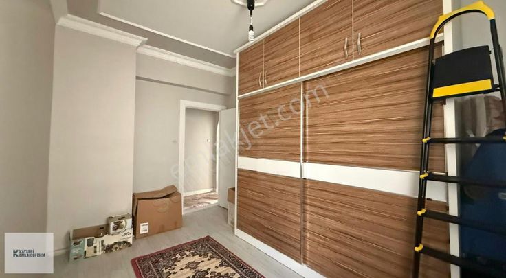 Emlak Ofisimden Bağdat Caddesi Üzeri 3+1 Eşyalı Kiralık Daire