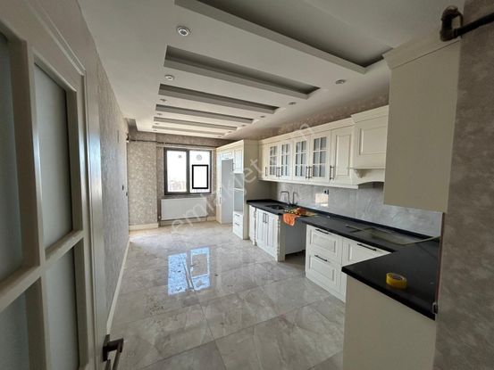 İsmail Yıldırım Sağlam Zeminde Manzaralı Lüks Geniş 4+1 Kiralık