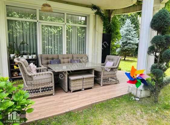 Zeray Güneşi Sitesinde Geniş Bahçeli 3+1 Köşe Bahçe Dubleksi