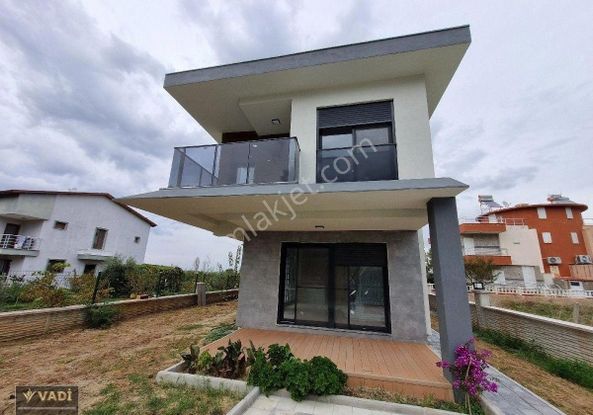 Kuşadası Davutlar Sahilinde Satılık Sıfır 3+1 Müstakil Villa