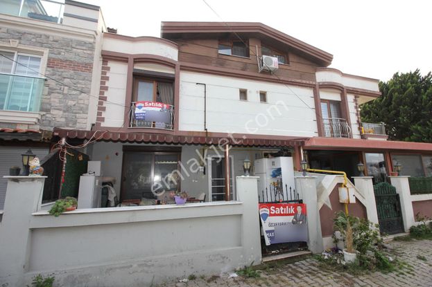 Alıağa Çakmaklı 'da Her Katında Denız Manzaralı Trıplex Doğalgazlı Satılık Yazlık