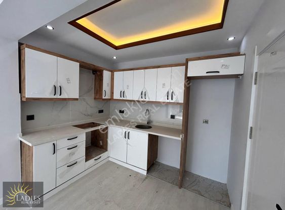 Ladies Emlaktan Asansörlü Geniş Ara Kat 2+1 Satılık Daire