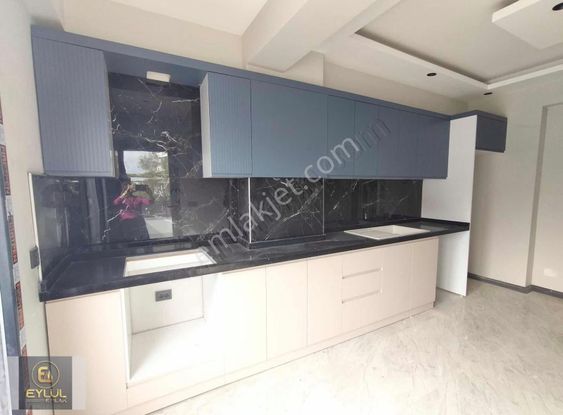 Eylül Emlaktan Burhaniye Cumhuriyet Mah Satılık 3+1 Daire