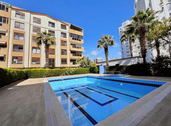 Lara Çağlayanda Han Gibi Geniş 4+1 Daire