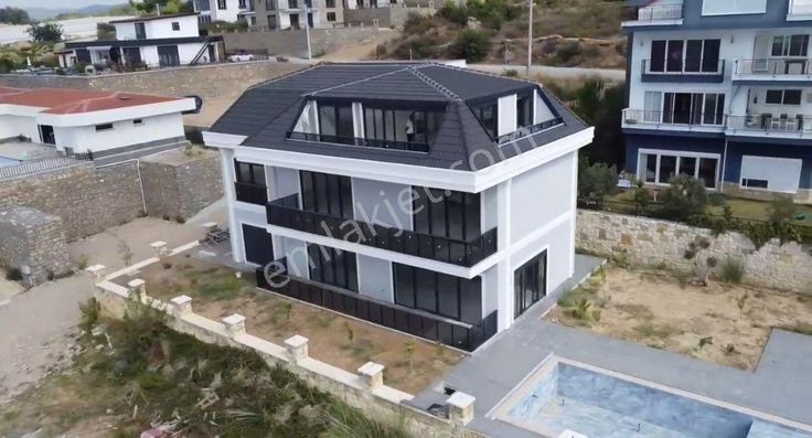 Alanya İncekum Satılık 6+1 Villa