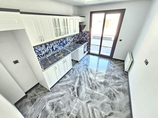 ꧁ay Emlak'tan꧂akçay Merkez'de Ara Kat Ön Cephe Ayrı Mutfaklı Asansörlü Satılık 2+1 Lüx Daire