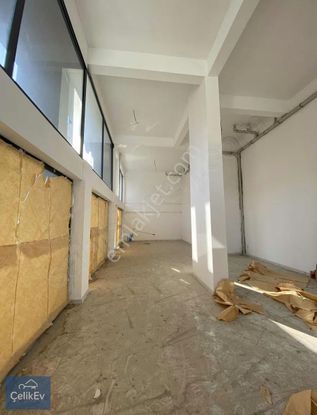 Çelikev Gayrimenkul'den Fatihte İşlek Cadde Üzeri Sıfır Dükkan